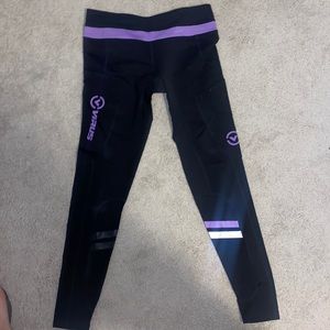 Black and purple women’s virus long spandex. Size small